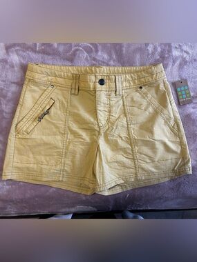 NWT Title Nine Yellow Big B Women’s Shorts Sz 6